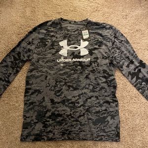 Black and grey camo Under Armor long sleeve shirt
